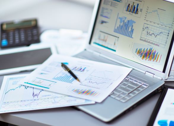 Complementar su inversión en acciones apuntando hacia los sectores más prometedores es una excelente idea.